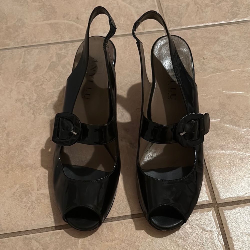 Classic Black Patent Heels with Slingback